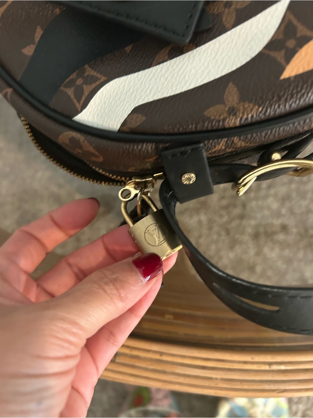 Multicolor Black Handbag - Picture 9 of 11